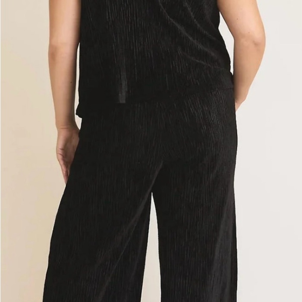 Gilli Plus Size Black Textured Cami & Wide Leg 2 Piece Set with Pockets Host Pic - Picture 4 of 11